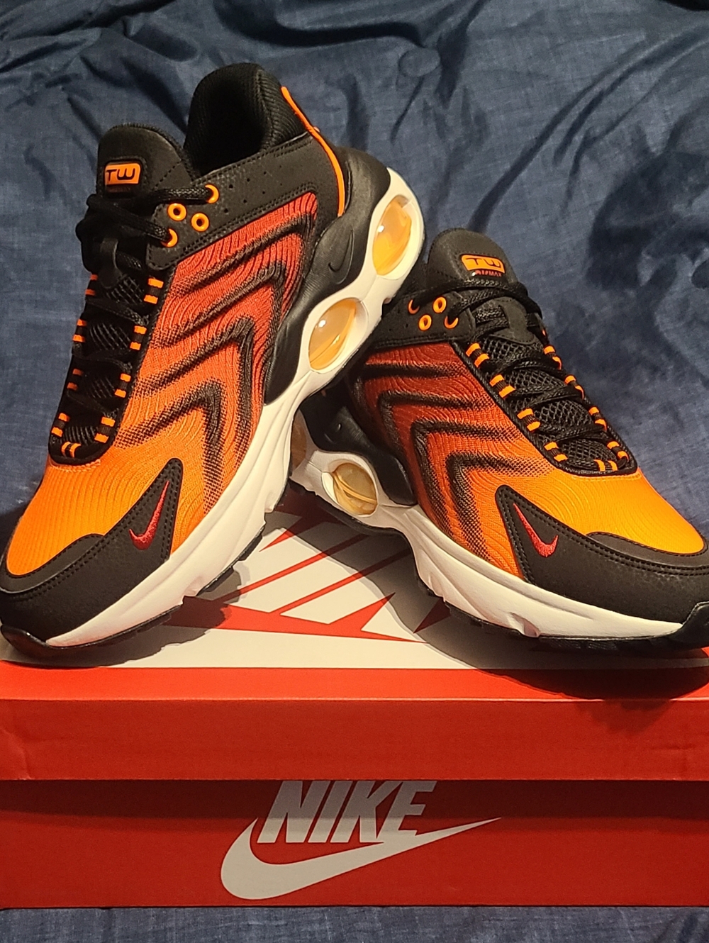 Nike Air Max TW SE "Orange Summit" FJ2590-001 New In Box! Mens 10/Womens 11.5